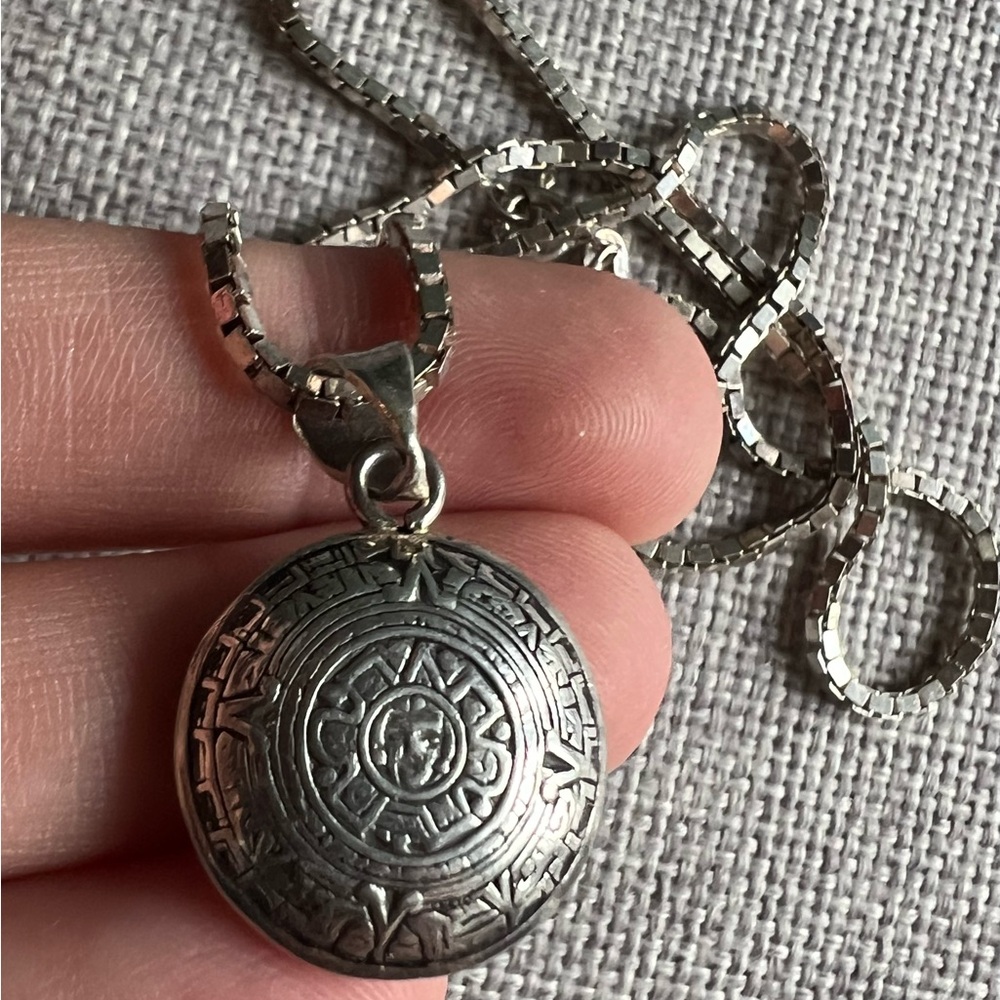 Elegant Sterling Silver Mexican Aztec Calendar Medallion Necklace 18in Chain 14g
